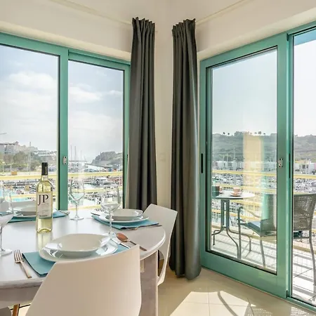 One Bedroom Seaview Marina Apartment *